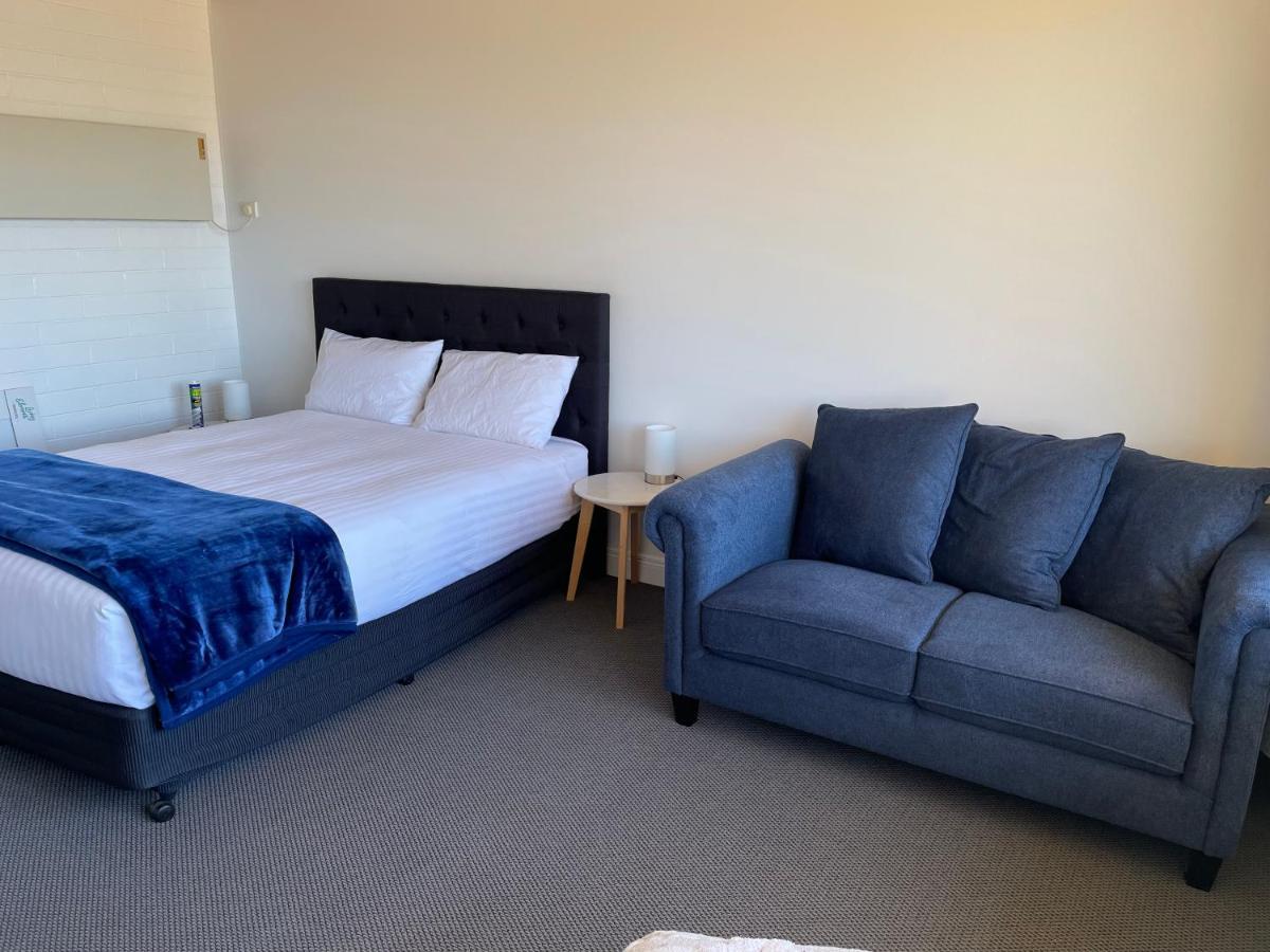 Happy Wanderer Motel Lake Boga On The Lake With Lake Views Esterno foto