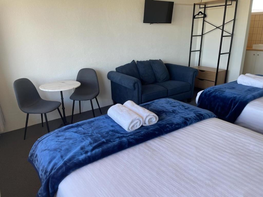 Happy Wanderer Motel Lake Boga On The Lake With Lake Views Esterno foto