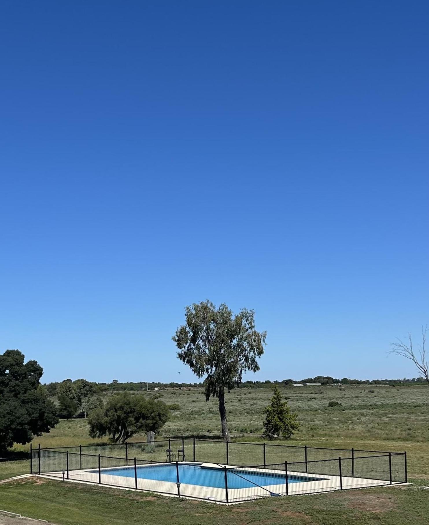 Happy Wanderer Motel Lake Boga On The Lake With Lake Views Esterno foto