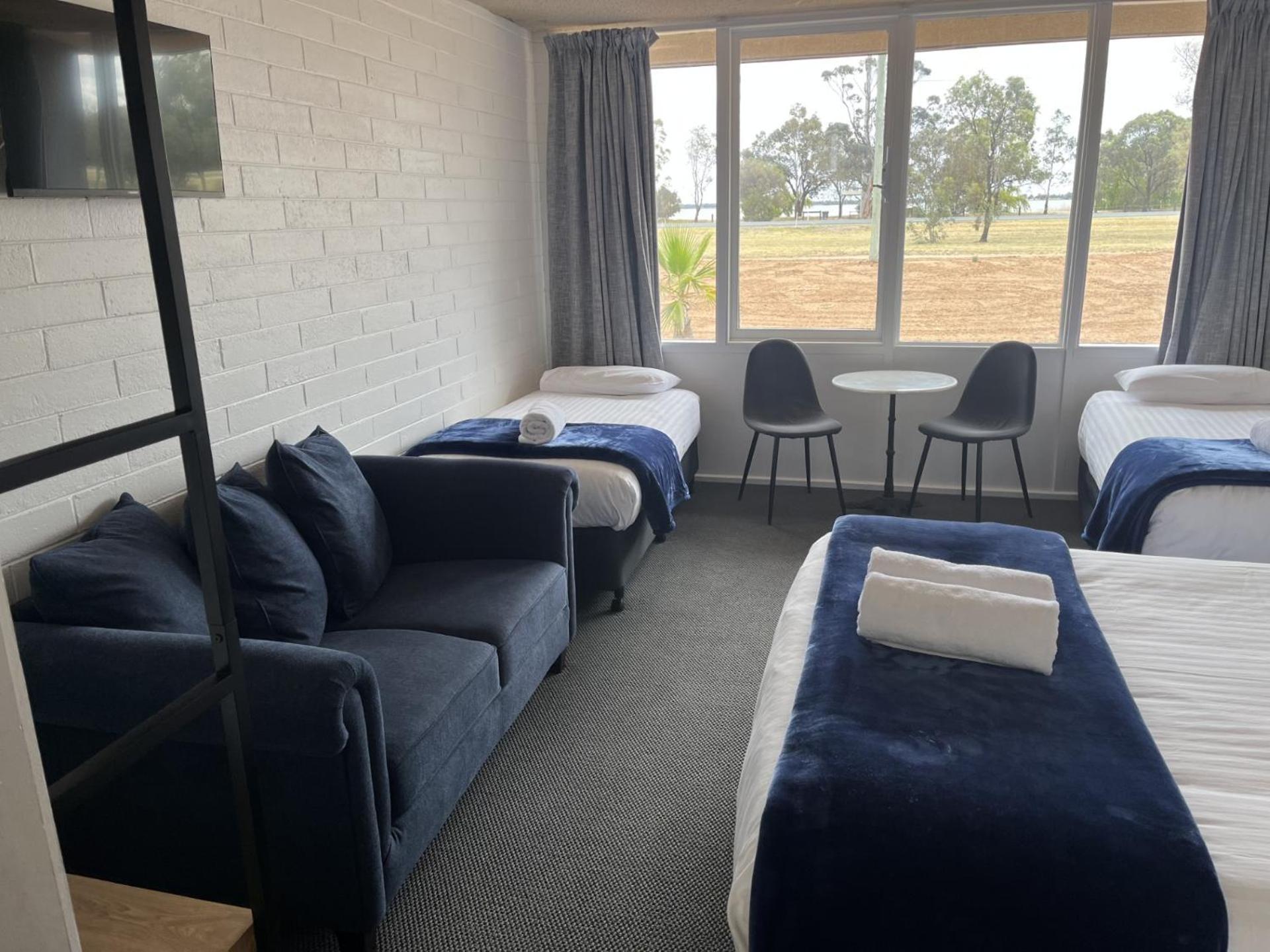 Happy Wanderer Motel Lake Boga On The Lake With Lake Views Esterno foto